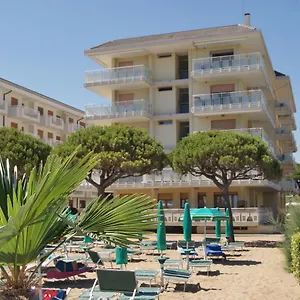  Apartament Diplomatic-residence Fronte Mare-piazza Torino-lido Di Włochy